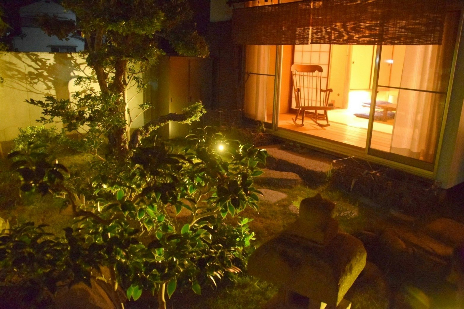 日和庵 天然木の香りあふれる高松のまちなか庭付き古民家一棟貸しの宿(New OPEN 特別価格!)